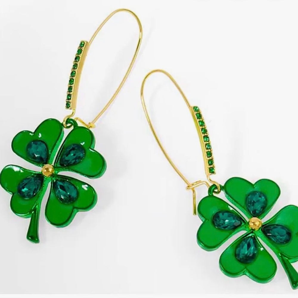 ☘️Betsey Johnson Green Clover Earrings